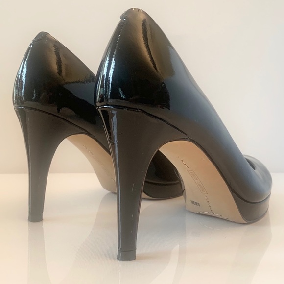 Vince Camuto - Picture 5 of 7